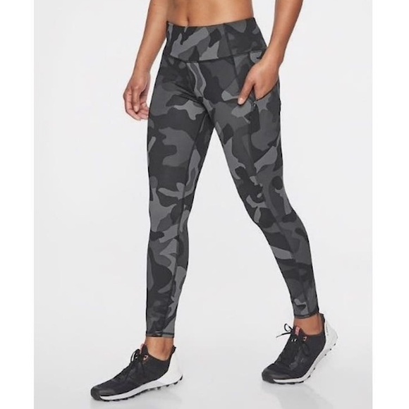 Athleta Camo Contender‎ 7/8 Tight Leggings in Grey and Black Women’s Size Medium - Picture 1 of 12